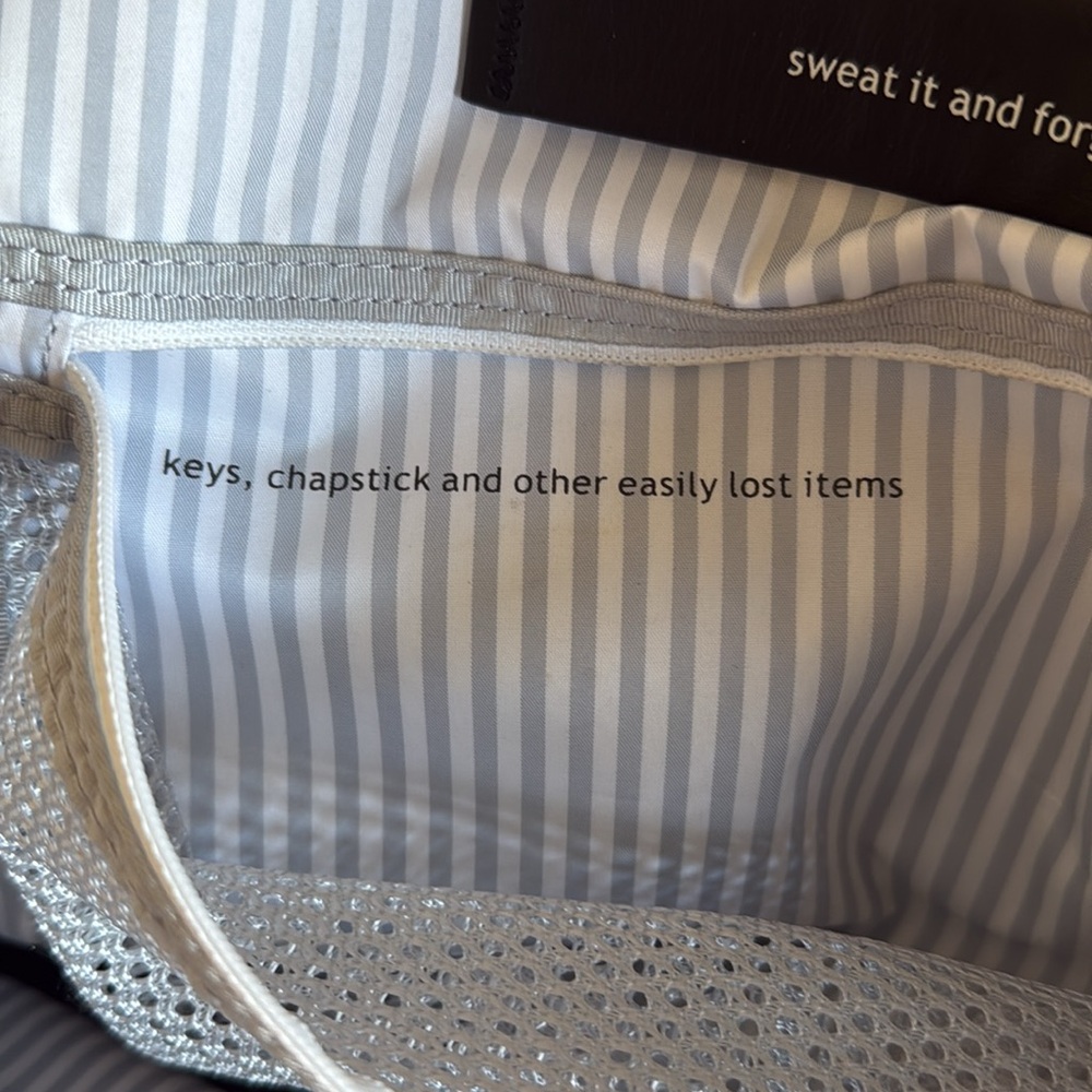 Lululemon black gym bag - Picture 4 of 14